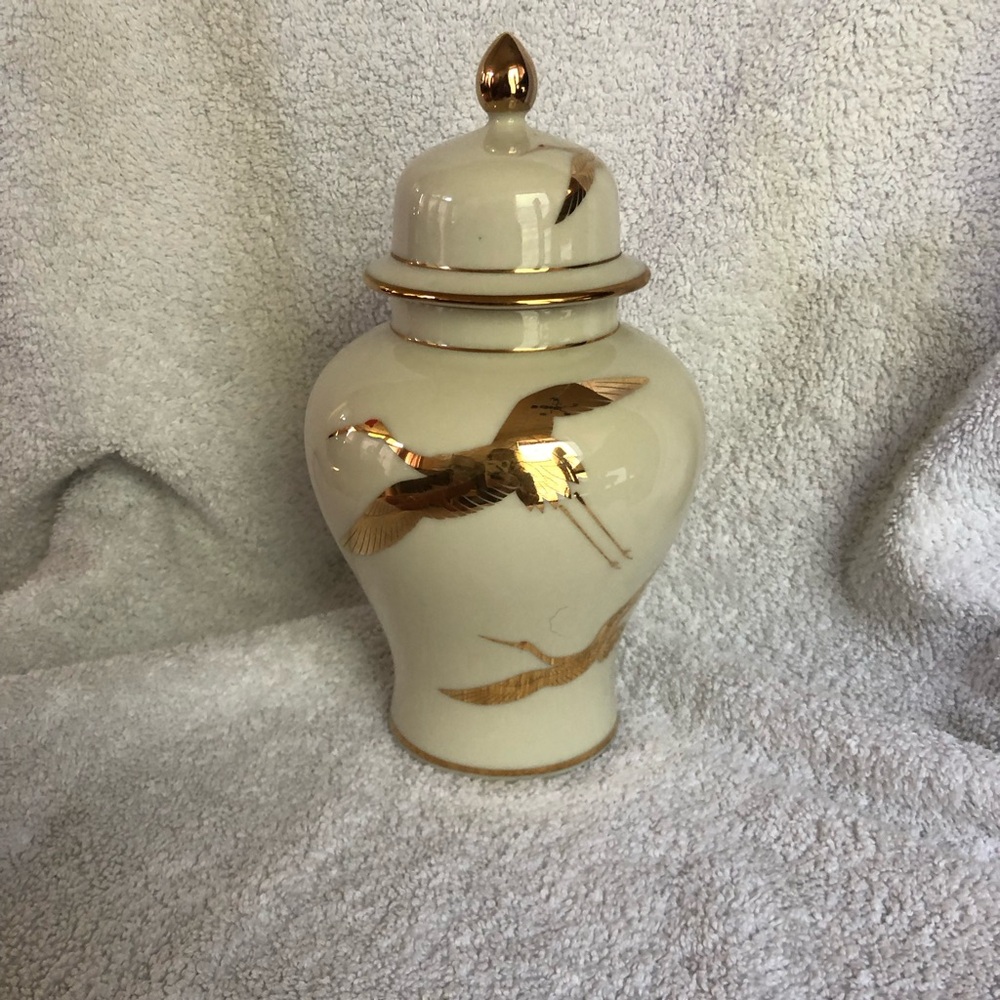 VTG Takahashi Porcelain Crane Ginger Jar 8.5” Made in Japan Excellent Condition